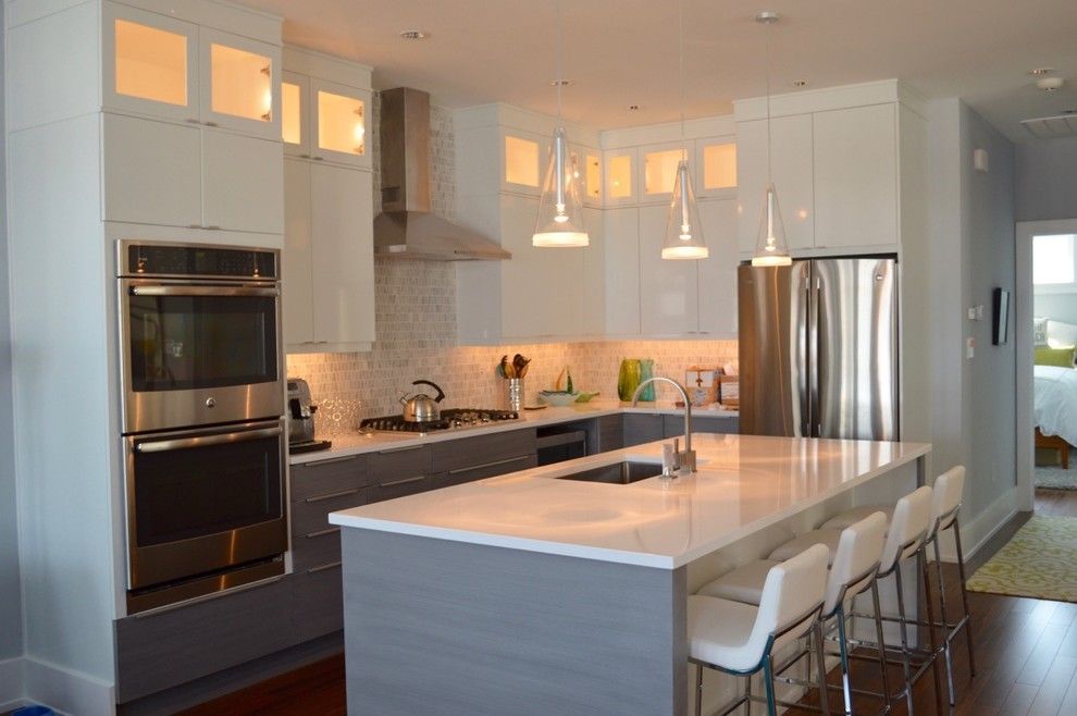 Meyer Appliance for a Modern Kitchen with a Two Tone Kitchen Cabinet and Modern Kitchen | Two Tone Cabinets by Kitchen Encounters Design