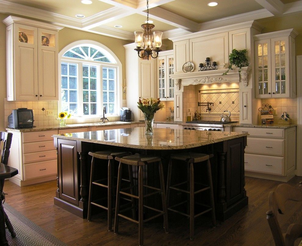 Mosaic Cafe Tucson for a Contemporary Kitchen with a Wood Mullions and Macgibbon Kitchen 4 by Cameo Kitchens, Inc.