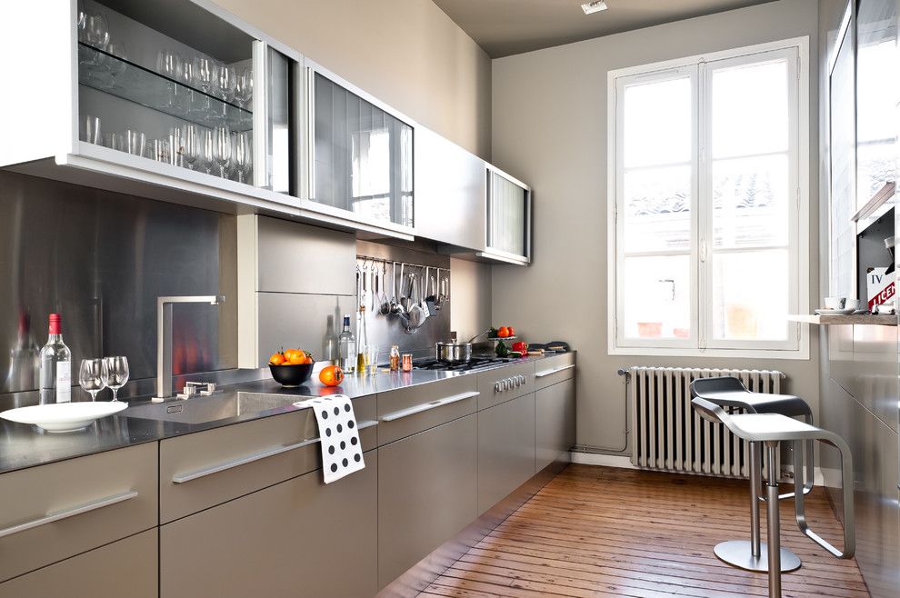 Nicolas De Stael for a Contemporary Kitchen with a Placards Vitrs and Appartement De Type Haussmannien by Daphné Serrado Architecte D'intérieur