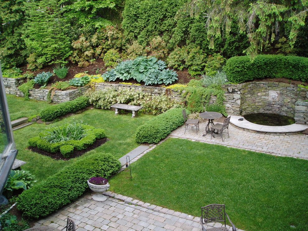 Orenco Gardens for a Traditional Landscape with a Outdoor Dining and Traditional Landscape by Ruthrichardsinteriors.com