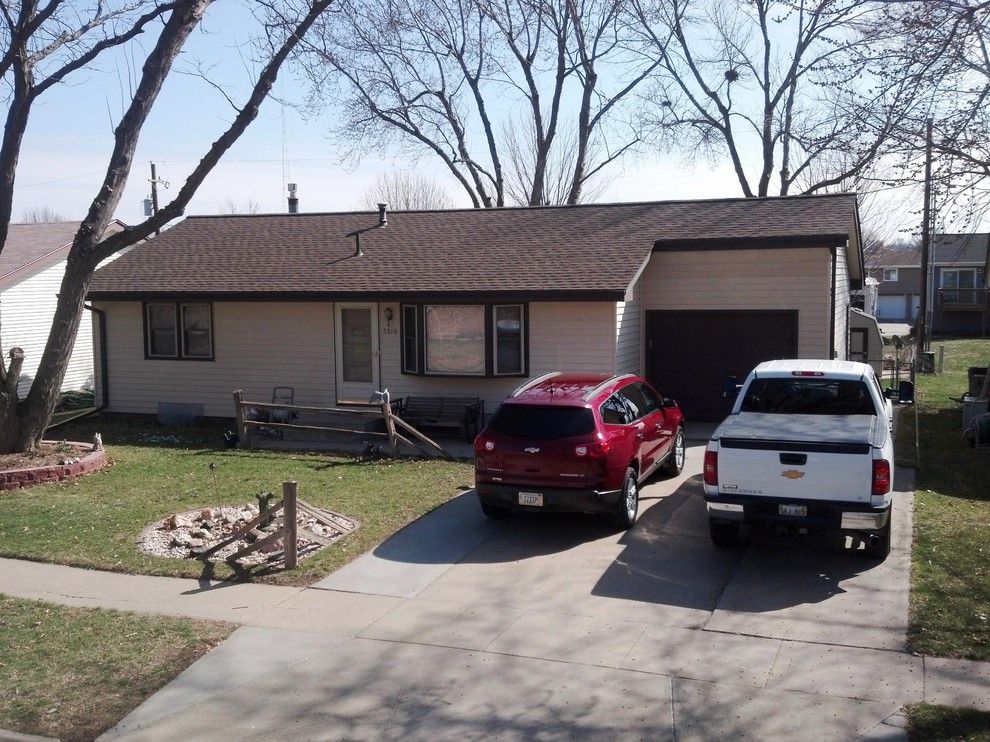 Owen Corning for a Traditional Exterior with a White House and Finished Roofs 2013 by White Castle Roofing