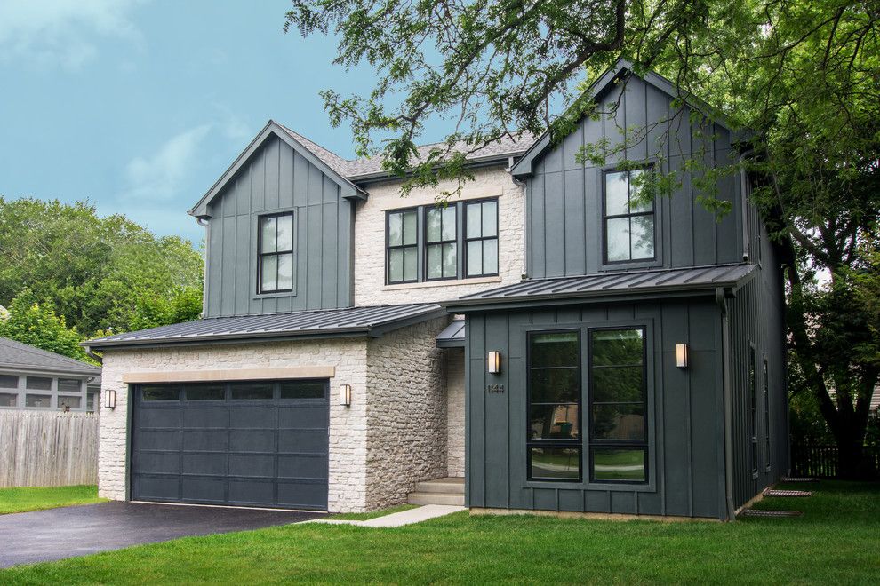 Pulte Homes Reviews for a Farmhouse Exterior with a Driveway and Deerfield Single Family Home by Tandem Architecture & Construction