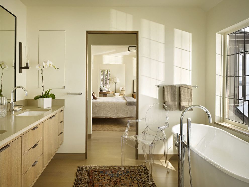 Replace Bathtub Faucet for a Contemporary Bathroom with a Baseboards and Book House by Deforest Architects