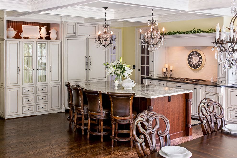 Ribbon Stool for a Traditional Kitchen with a White Countertop and Thermador by Thermador Home Appliances