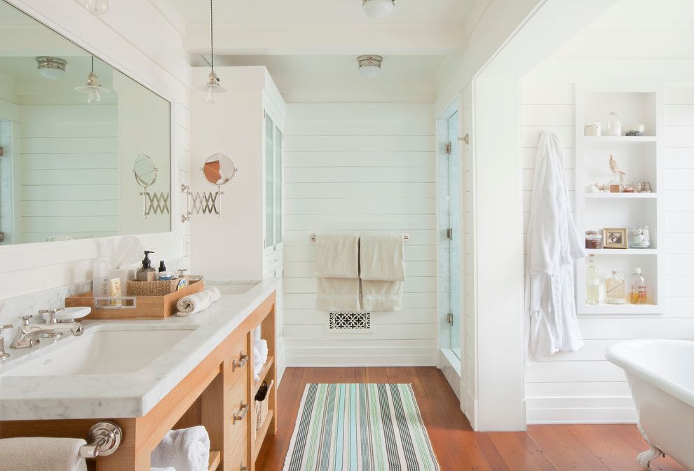 Roc Santa Monica for a Beach Style Bathroom with a Painted Wood Walls and Santa Monica Beach House by Evens Architects