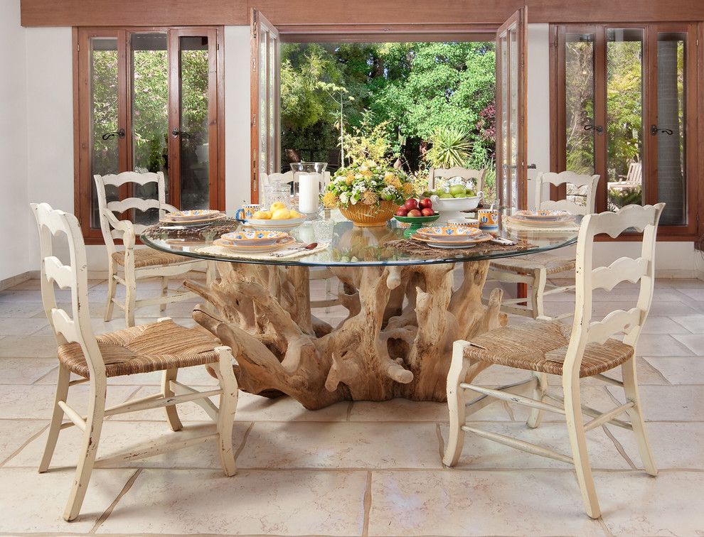 Round Table Napa for a Contemporary Dining Room with a Centerpiece and Dining Room by Elad Gonen