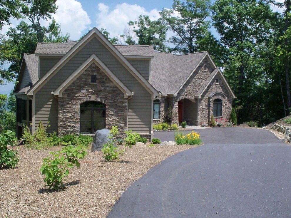 Ryland Homes Charlotte for a Traditional Exterior with a Single Living Space and the Touchstone Plan# 1099 by Donald A. Gardner Architects