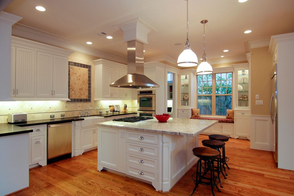 Ryland Homes Houston for a Traditional Kitchen with a Kitchen Island and 