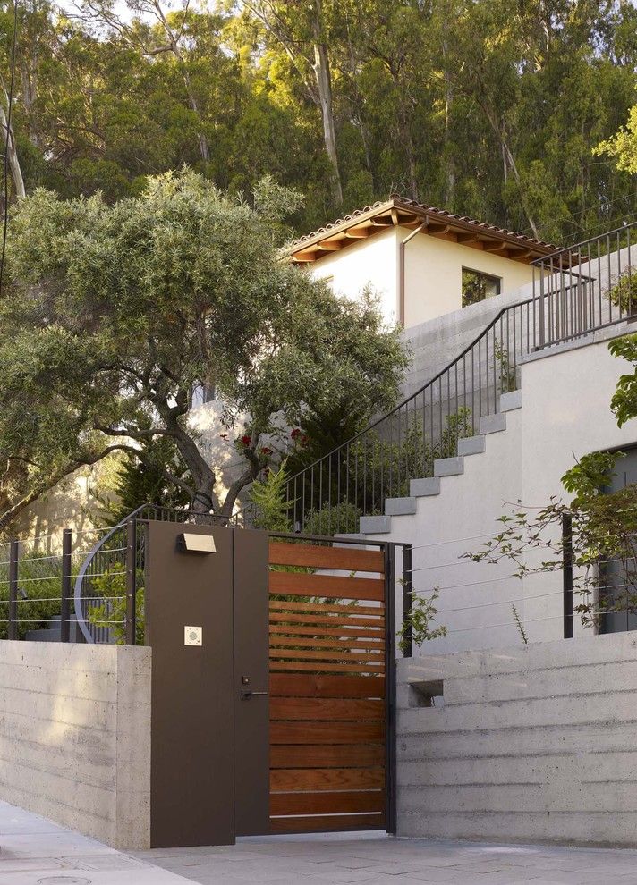 San Bernard Electric for a Modern Landscape with a Entry Gate and Blasen Gardens by Blasen Landscape Architecture