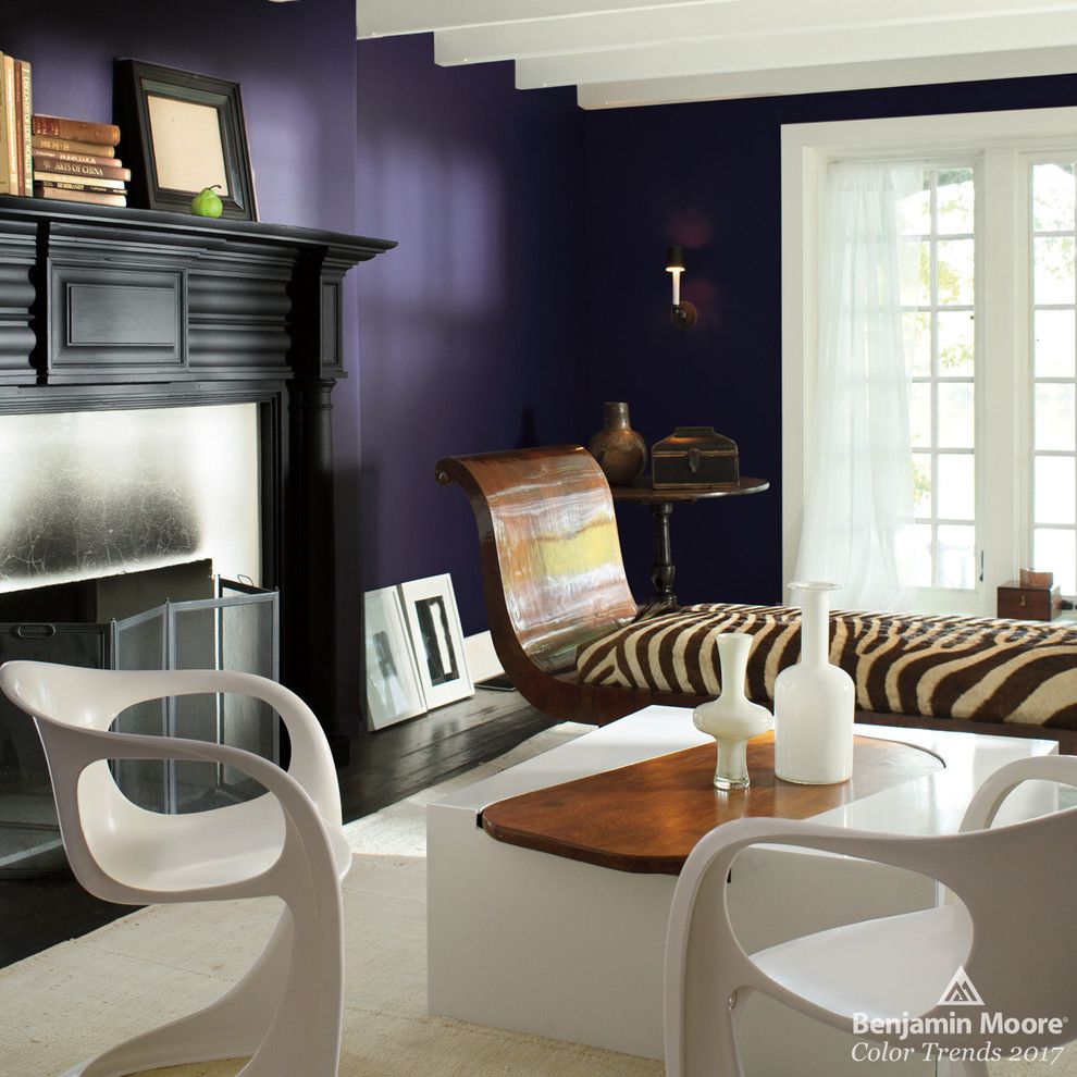 Sconce Definition for a Contemporary Living Room with a White Ceiling and Benjamin Moore by Benjamin Moore