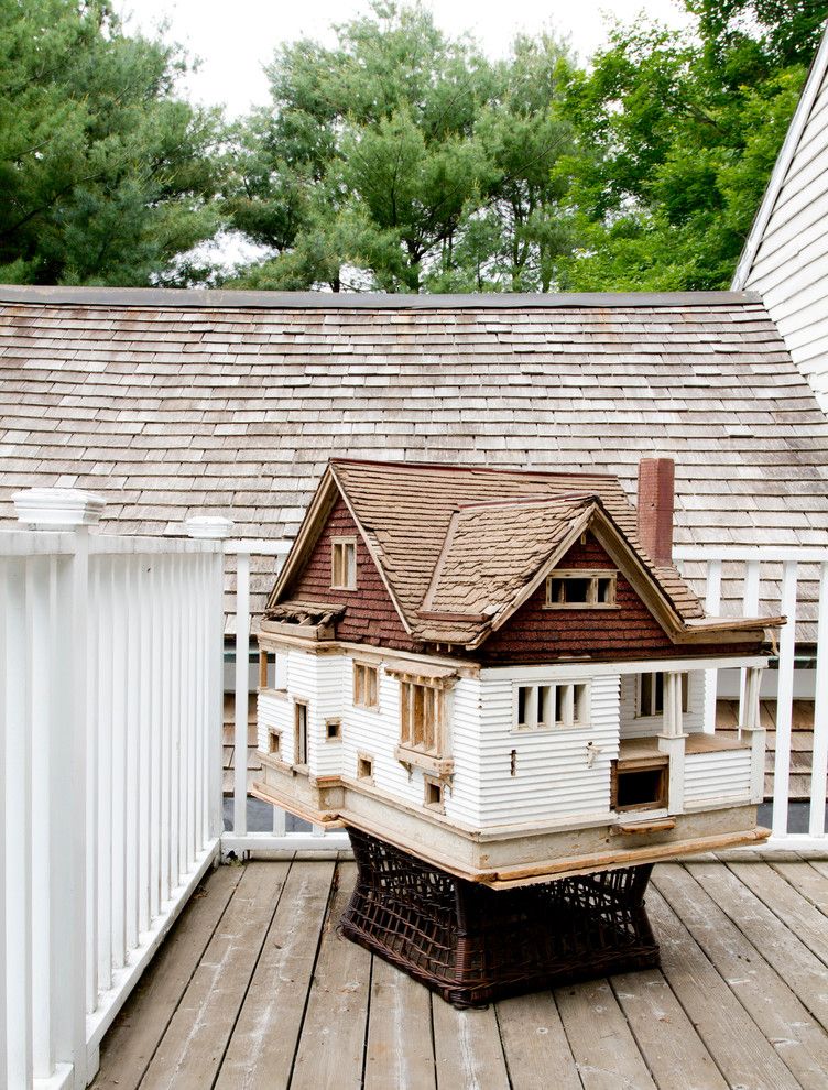 Skunk Smell in House for a Farmhouse Deck with a My Houzz and My Houzz: Global Details Add Character to a Connecticut Farmhouse by Rikki Snyder