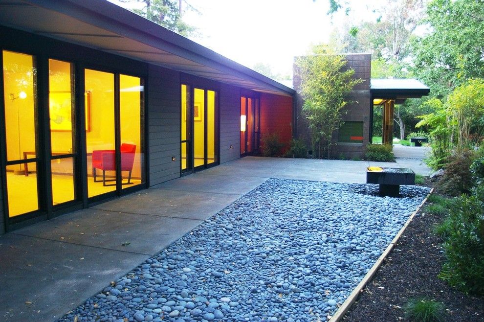 Southern Crushed Concrete for a Contemporary Patio with a Tall Windows and Mid Century Modern Eichler Esque Remodel Patio by Hart Wright Architects, Aia