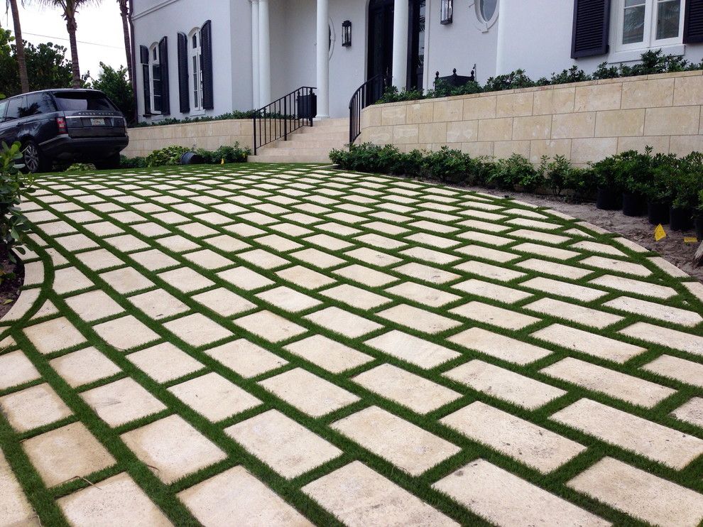 Southwest Greens for a Traditional Exterior with a Synthetic Grass and Artificial Grass by Southwest Greens of Florida