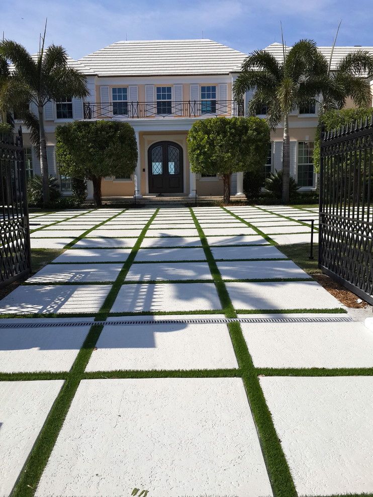 Southwest Greens for a Traditional Landscape with a Artificial Turf and Artificial Grass by Southwest Greens of Florida