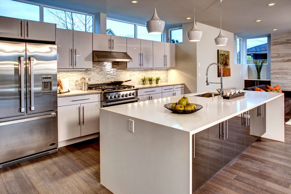 Spring Window Fashions for a Contemporary Kitchen with a High Gloss and 809 6th St. by Medici Architects