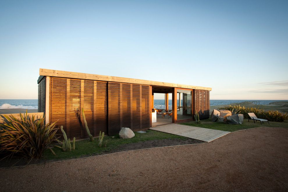 Storer House for a Modern Exterior with a Entertaining and Beach House Dotto by Martin Gomez Arquitectos