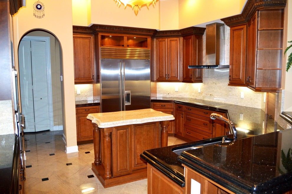 Taylor Morrison Tampa for a Traditional Kitchen with a Cherry and Palm Harbor Kitchen by Taylor Warner Kitchens