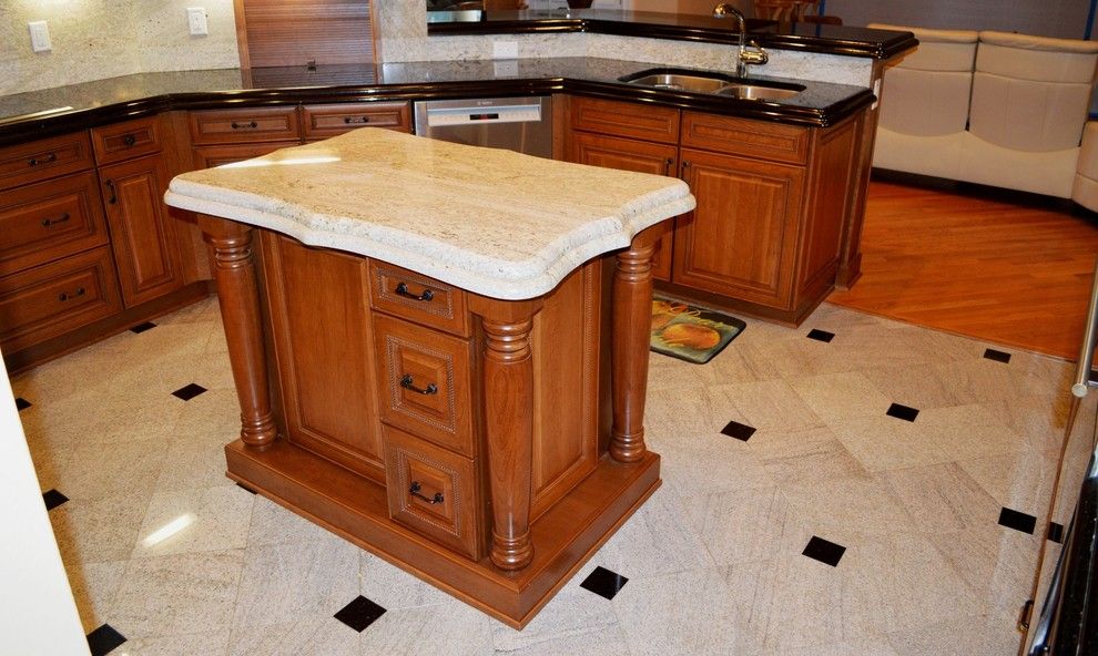 Taylor Morrison Tampa for a Traditional Kitchen with a Cherry and Palm Harbor Kitchen by Taylor Warner Kitchens