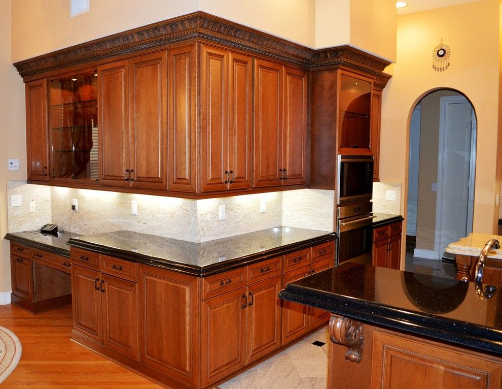 Taylor Morrison Tampa for a Traditional Kitchen with a Midcontinent and Palm Harbor Kitchen by Taylor Warner Kitchens