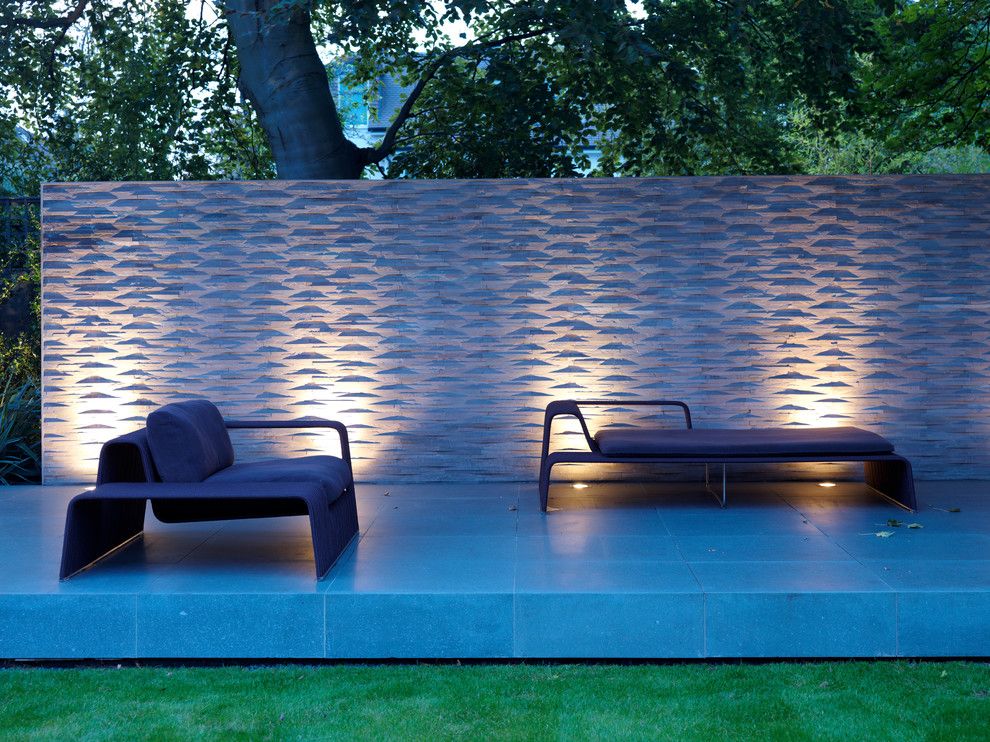 Texturing Walls for a Contemporary Patio with a Wall and House Extension  Wimbledon by Gregory Phillips Architects