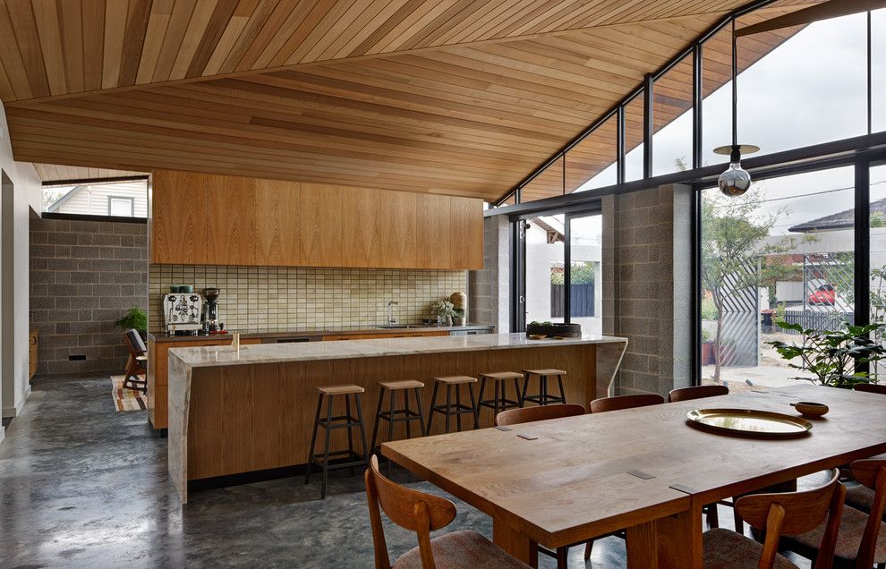 Timber Wolf Size for a Midcentury Kitchen with a Long Wooden Dining Table and Fairfield Hacienda by Mrtn Architects