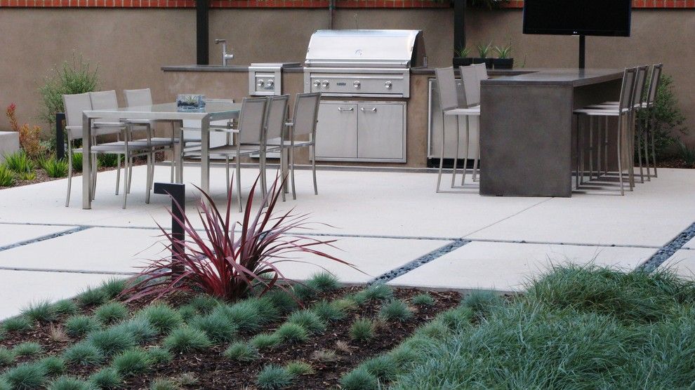 Todays Patio for a Contemporary Patio with a Stucco and Debora Carl Landscape Design by Debora Carl Landscape Design