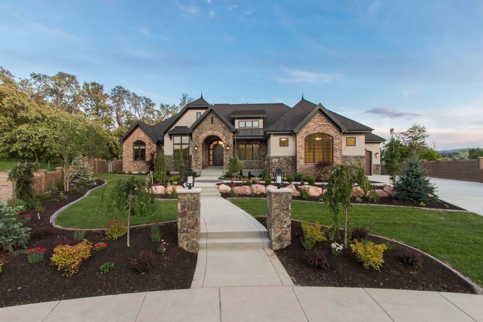 Utah Valley Parade of Homes for a  Exterior with a Natural Stone and Utah Valley Parade of Homes 2016: Rc Dent by Hearth and Home Distributors of Utah, Llc. (Hhdu)