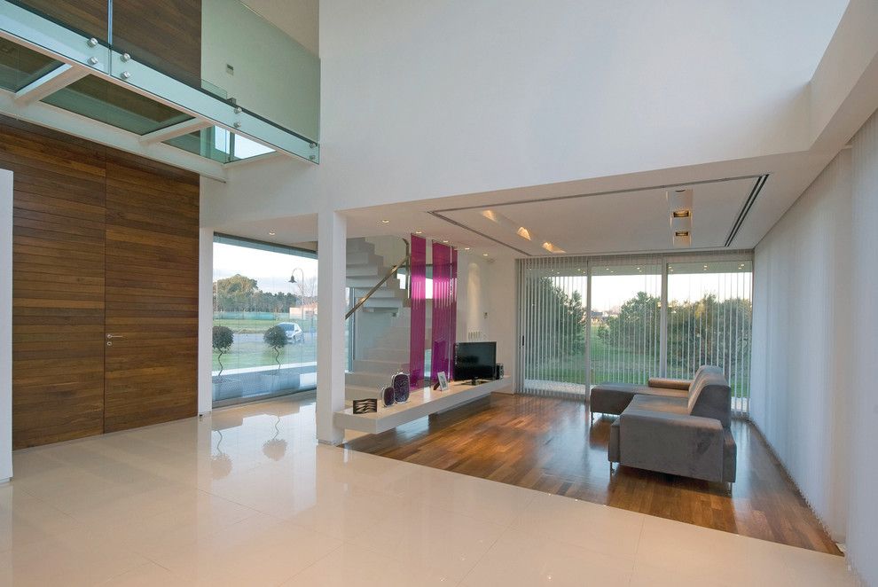 Vistal Golf for a Modern Living Room with a Modern and Vanguarda Architects by Vanguarda Architects