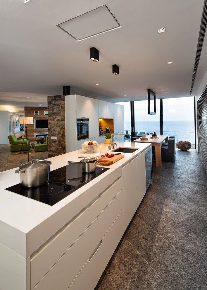 What is an Induction Cooktop for a Contemporary Kitchen with a Begur and Casa Howa by Velezcarrascoarquitecto