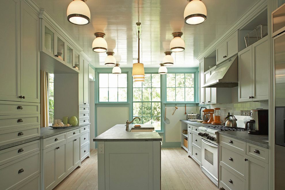 Williamsburgh Savings Bank for a Traditional Kitchen with a Pendant Light and Idea Cottage in the Hamptons by Historical Concepts