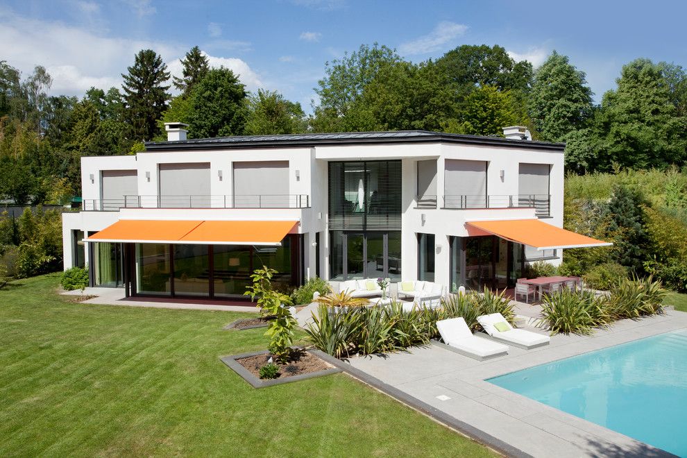 Wilson Pool Portland for a Modern Exterior with a Swimming Pool and Somfy by Somfy Systems