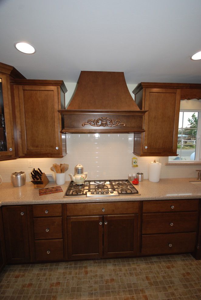 Zodiaq Countertops for a Traditional Kitchen with a Cabinets and Cognac and Willow with Savory by Blue River Cabinetry