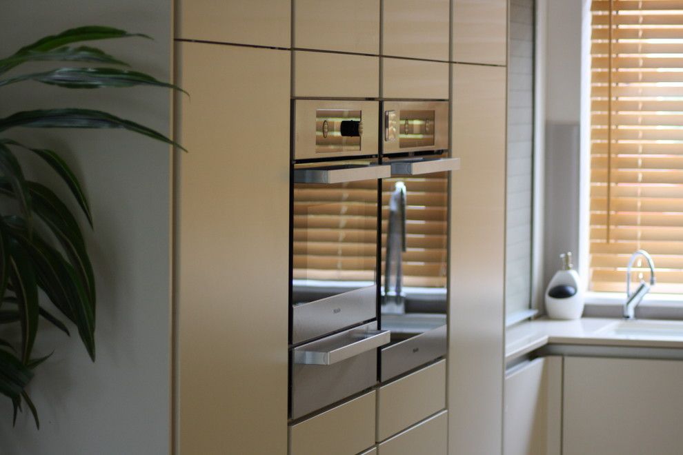 Zucchetti for a Contemporary Kitchen with a Wenge Breakfast Bar and Tw1 by John Roberts Design Ltd